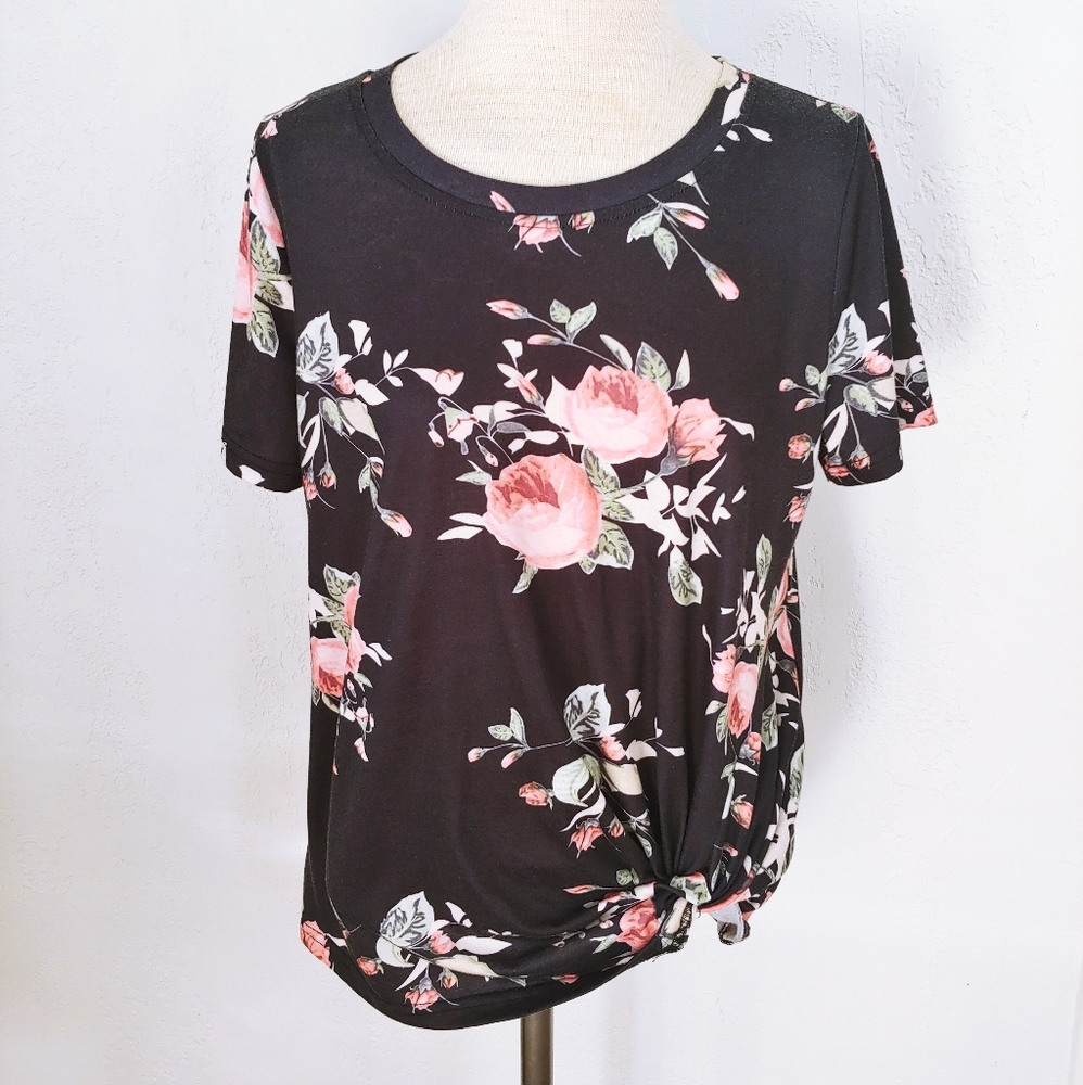 Leo Rosi Floral Twist Hem Short Sleeve Shirt.